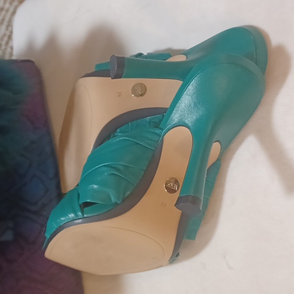 ZARA BRIGHT APPLE GREEN LEATHER KITTEN HEEL MULES SZ.39 - Picture 8 of 9